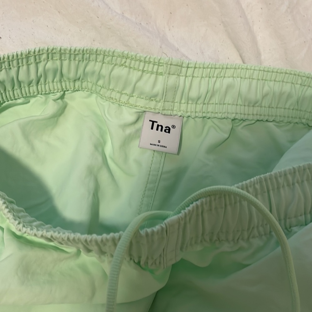 Aritzia TNA workout shorts with pockets. Never worn! - Picture 3 of 3